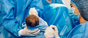 Sezaryen Dogum Nedir Avantajlari ve Riskleri Nelerdir Что такое кесарево сечение? Каковы его преимущества и риски?